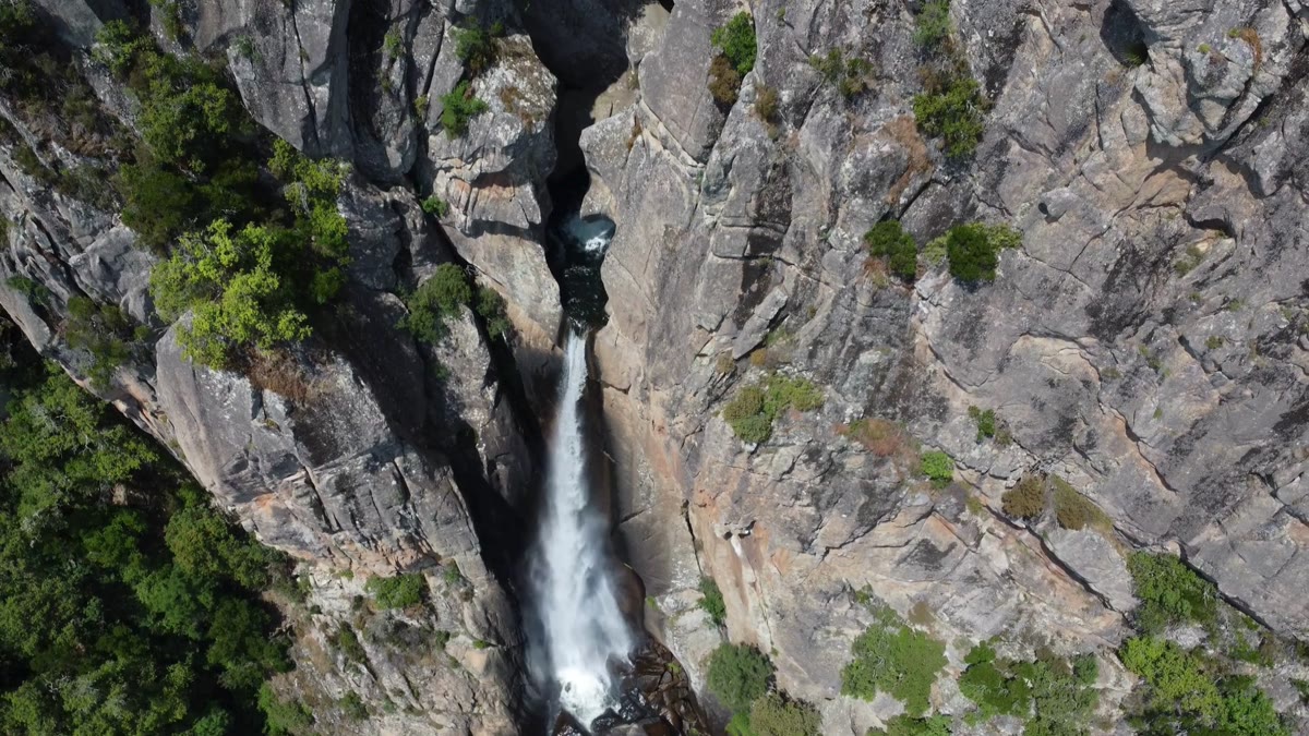 Balades en Corse : 10 itinéraires qui changent un regard sur la montagne